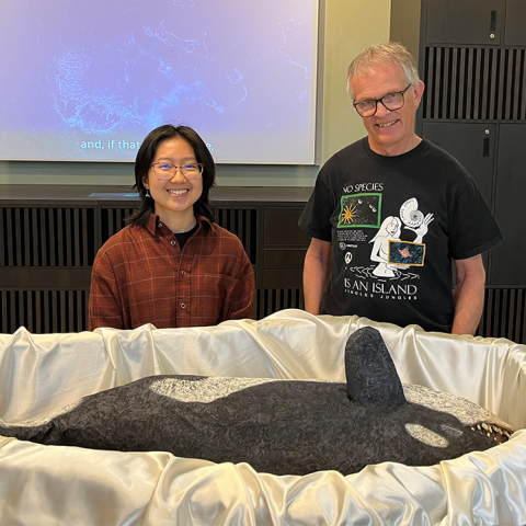 Fulbrighter Audrey Su and Anders Goksøyr stand by the artistic rendition of the whale Elida 