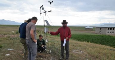 Kassam climate/calendar research team in the field
